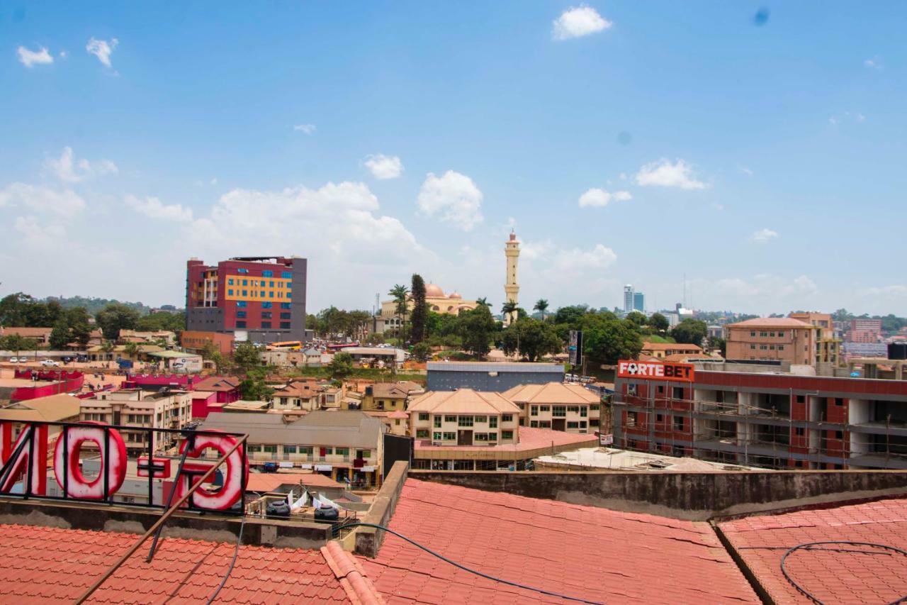 G-One Hotel Kampala Exterior foto